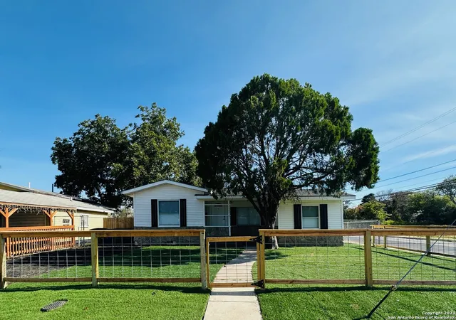 Photo 2 of Single family home for sale at 2202 Hays St, San Antonio, TX 78202 | MLS# 1827418 | Listing updated on 2026-01-31