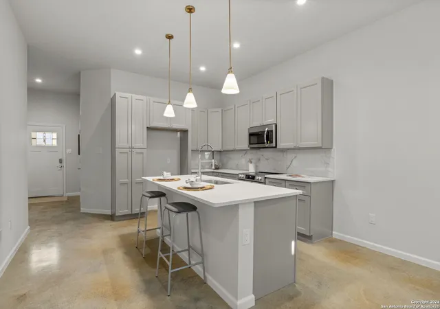 Photo 3 of Condo for sale at 1002 Morningside Dr #4, San Antonio, TX 78209 | MLS# 1827511 | Listing updated on 2025-03-13