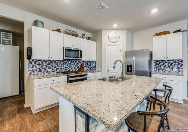 4th image of 292 Middle Green Loop, Floresville, TX 78114 | MLS# 1827630