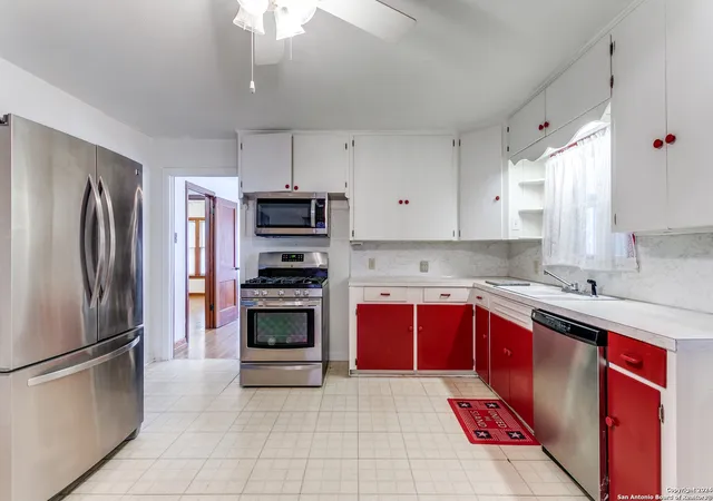 Photo 3 of Single family home for sale at 974 Baker, Seguin, TX 78155 | MLS# 1828071 | Listing updated on 2025-03-19