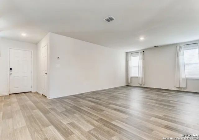 Photo 4 of Single family home for sale at 5923 Rolling Glen, San Antonio, TX 78218 | MLS# 1828081 | Listing updated on 2025-07-20