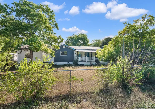 Photo 4 of Manufactured home for sale at 5122 Farr Dr, San Antonio, TX 78242 | MLS# 1828266 | Listing updated on 2026-01-12