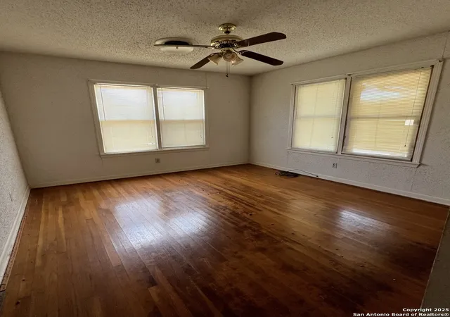 Photo 4 of Sale Pending at 182 Perryman St, New Braunfels, TX 78130 | MLS# 1828536 | Listing updated on 2025-09-24
