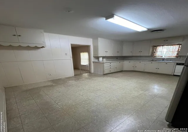Photo 3 of Sale Pending at 182 Perryman St, New Braunfels, TX 78130 | MLS# 1828536 | Listing updated on 2025-09-24