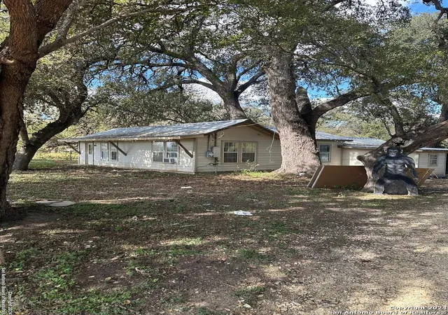 Photo 4 of House for sale at 14075 Sherwood, Atascosa, TX 78002 | MLS# 1828567 | Listing updated on 2025-12-29