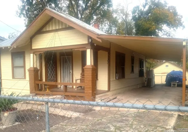 Photo 2 of Single family home for sale at 311 Burleson St, San Antonio, TX 78202 | MLS# 1829306 | Listing updated on 2025-10-14