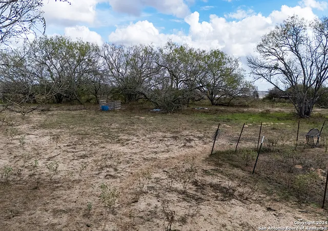 Photo 3 of House for sale at 1360 County Road 342, La Vernia, TX 78121 | MLS# 1829341 | Listing updated on 2025-12-16
