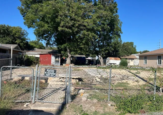 Photo 3 of Land for sale at 213 S San Horacio Ave, San Antonio, TX 78237 | MLS# 1829484 | Listing updated on 2024-12-27