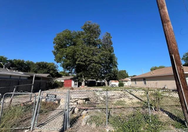 Photo 4 of Land for sale at 213 S San Horacio Ave, San Antonio, TX 78237 | MLS# 1829484 | Listing updated on 2024-12-27