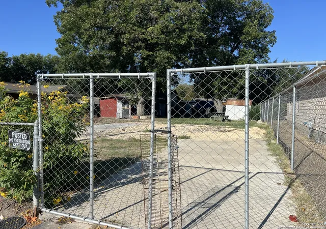 2nd image of 215 S San Horacio Ave, San Antonio, TX 78237 | MLS# 1829485