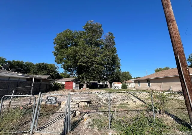 Photo 4 of Land for sale at 215 S San Horacio Ave, San Antonio, TX 78237 | MLS# 1829485 | Listing updated on 2024-12-27