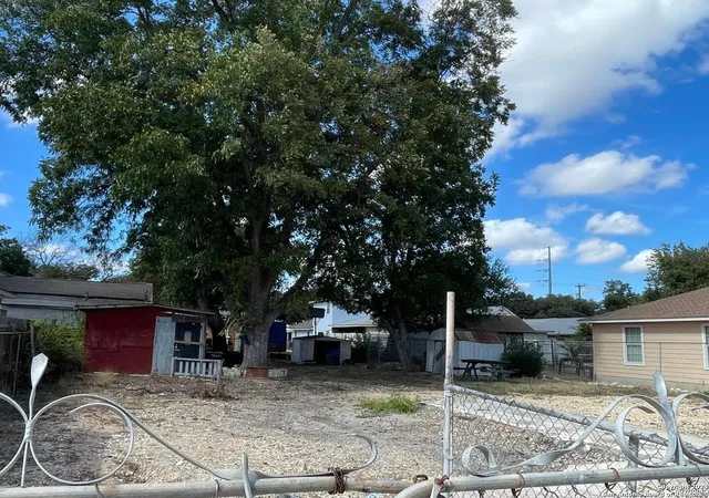 10th image of 215 S San Horacio Ave, San Antonio, TX 78237 | MLS# 1829485