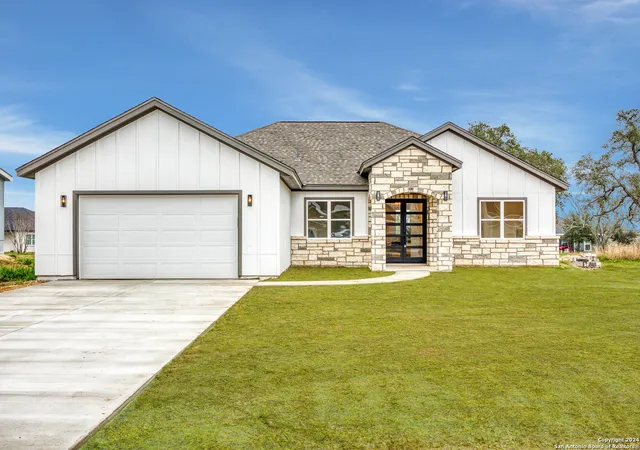 Photo 1 of Single family home for sale at 401 S Calvin, Blanco, TX 78606 | MLS# 1829694 | Listing updated on 2025-05-31