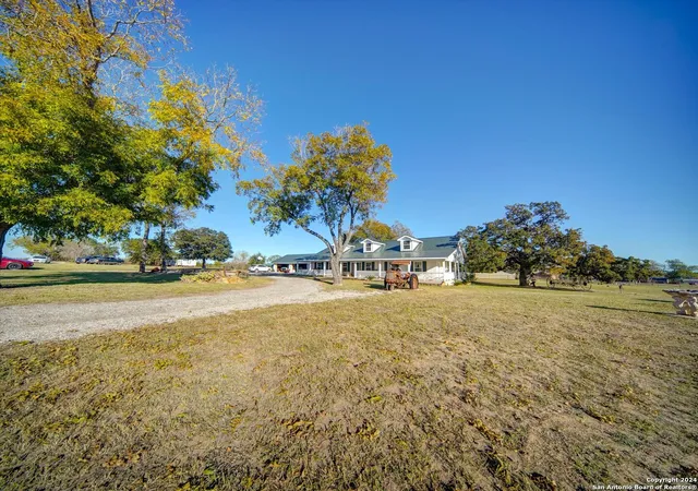 Photo 2 of Single family home for sale at 3010 E Fm 1518 South, Saint Hedwig, TX 78152 | MLS# 1829786 | Listing updated on 2026-01-16