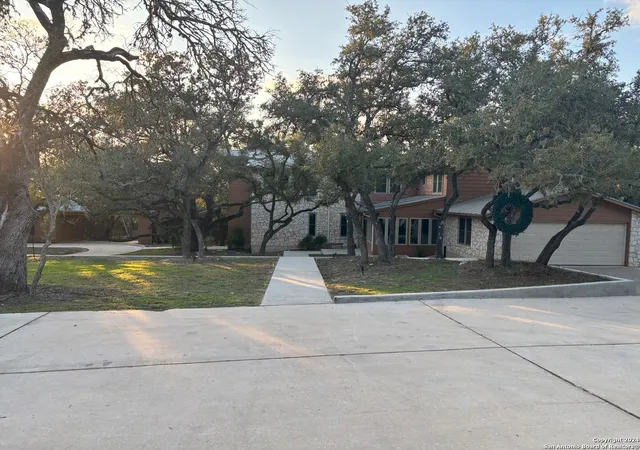 Photo 4 of Single family home for sale at 739 W Oak Estates Dr, San Antonio, TX 78260 | MLS# 1831008 | Listing updated on 2025-01-06