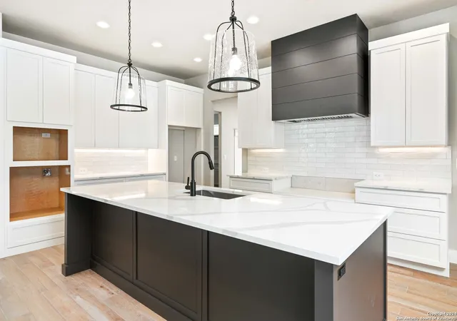 Photo 1 of Single family home for sale at 619 Caballo Trl, Canyon Lake, TX 78133 | MLS# 1831009 | Listing updated on 2025-03-14