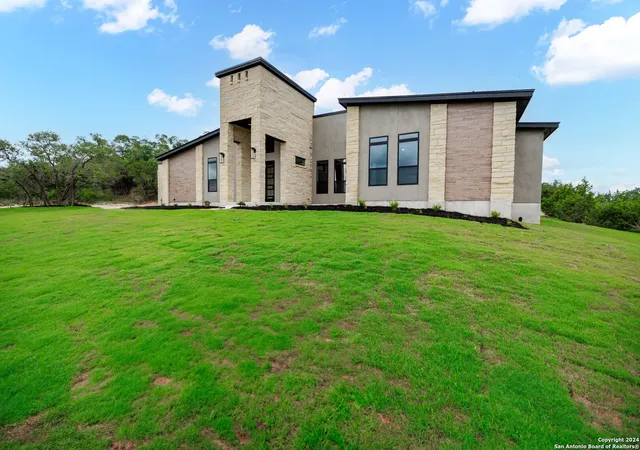 Photo 3 of Single family home for sale at 619 Caballo Trl, Canyon Lake, TX 78133 | MLS# 1831009 | Listing updated on 2025-03-14