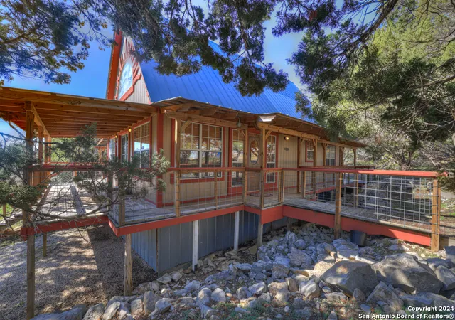 Photo 1 of Single family home for sale at 1420 Lakeshore Dr, Canyon Lake, TX 78133 | MLS# 1831103 | Listing updated on 2025-08-29