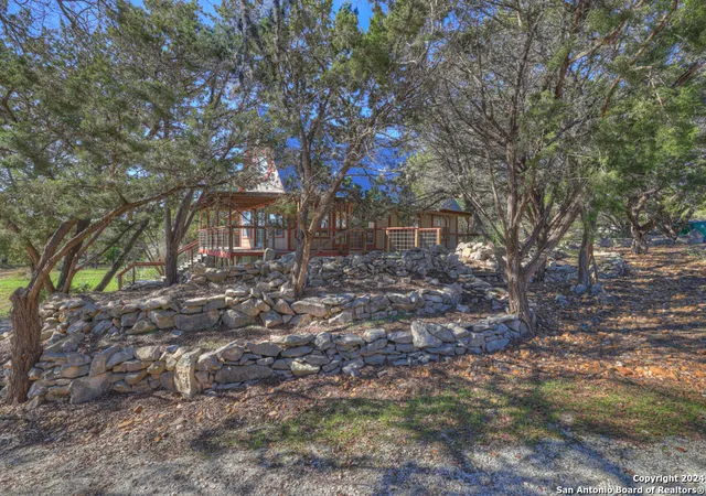 Photo 3 of Single family home for sale at 1420 Lakeshore Dr, Canyon Lake, TX 78133 | MLS# 1831103 | Listing updated on 2025-08-29