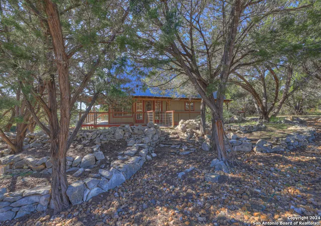 Photo 3 of Single family home for sale at 1420 Lakeshore Dr, Canyon Lake, TX 78133 | MLS# 1831103 | Listing updated on 2025-08-29