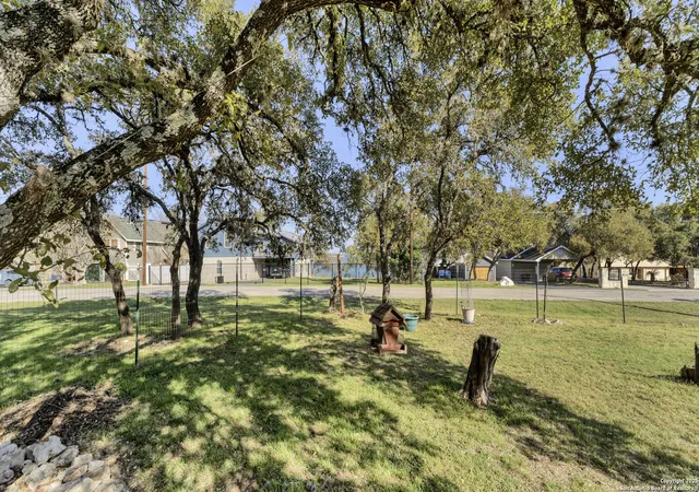 Photo 1 of Single family home for sale at 895 Lakebreeze Dr, Canyon Lake, TX 78133 | MLS# 1831416 | Listing updated on 2025-09-26