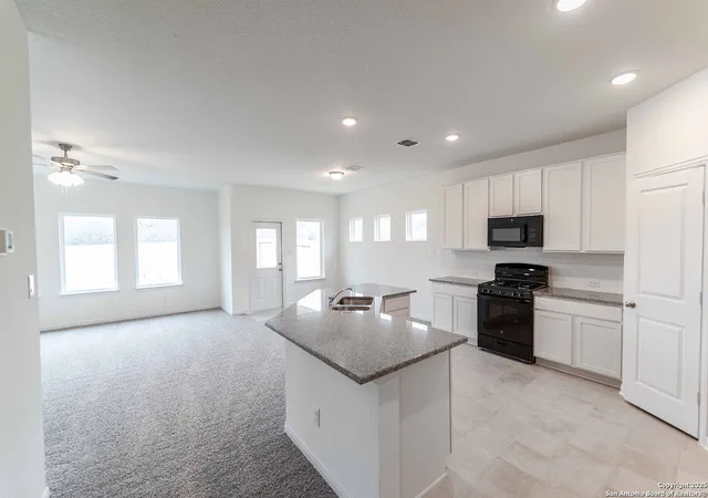 3rd image of 258 Ashley Loop, San Antonio, TX 78253 | MLS# 1831475