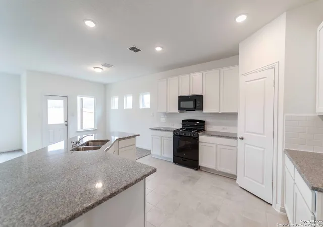 4th image of 258 Ashley Loop, San Antonio, TX 78253 | MLS# 1831475