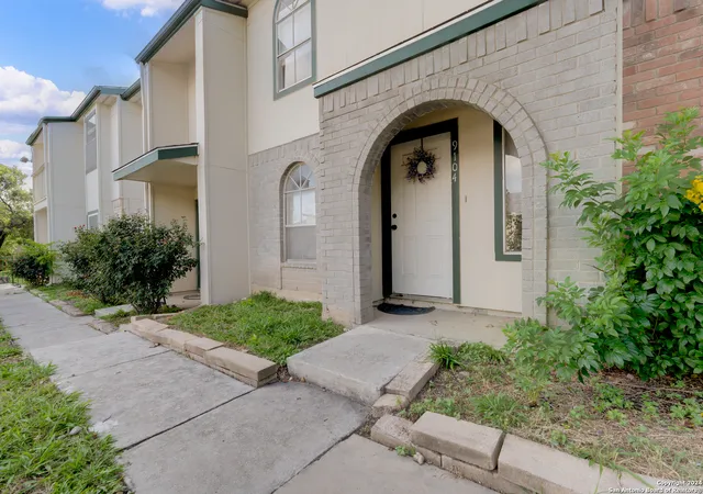 Listing Photo 1 - Condo for sale in building located at 4949 Hamilton Wolfe Rd, San Antonio, TX 78229 - Unit #9104