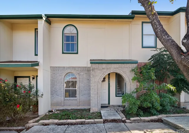 Listing Photo 2 - Condo for sale in building located at 4949 Hamilton Wolfe Rd, San Antonio, TX 78229 - Unit #9104