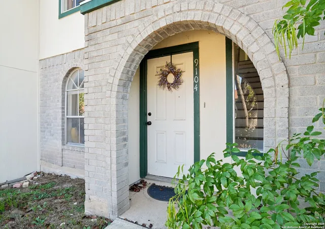 Listing Photo 3 - Condo for sale in building located at 4949 Hamilton Wolfe Rd, San Antonio, TX 78229 - Unit #9104