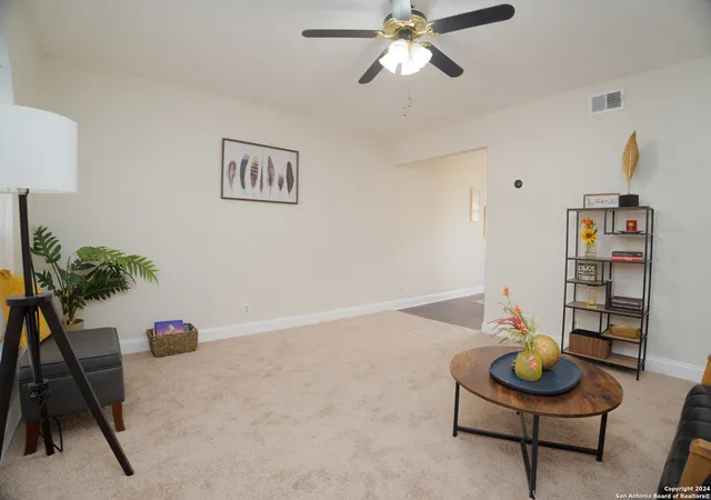 Listing Photo 4 - Condo for sale in building located at 4949 Hamilton Wolfe Rd, San Antonio, TX 78229 - Unit #9104