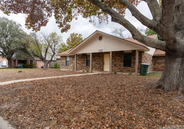 Photo 1 of Single family home for sale at 125 Cottonwood, Uvalde, TX 78801 | MLS# 1831583 | Listing updated on 2025-09-16