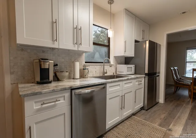 Photo 3 of Single family home for sale at 125 Cottonwood, Uvalde, TX 78801 | MLS# 1831583 | Listing updated on 2025-09-16