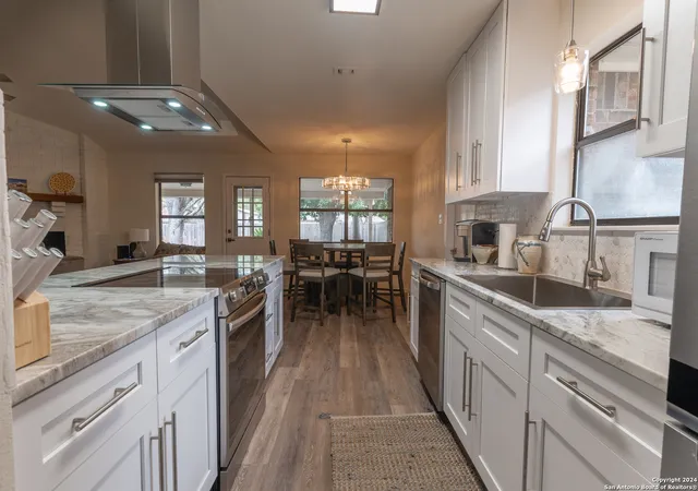 Photo 4 of Single family home for sale at 125 Cottonwood, Uvalde, TX 78801 | MLS# 1831583 | Listing updated on 2025-09-16