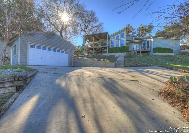 Photo 3 of Single family home for sale at 1518 W Lakeside Dr, Canyon Lake, TX 78133 | MLS# 1831850 | Listing updated on 2025-12-21
