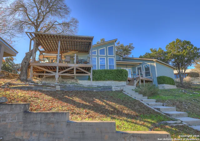 Photo 4 of Single family home for sale at 1518 W Lakeside Dr, Canyon Lake, TX 78133 | MLS# 1831850 | Listing updated on 2025-12-21