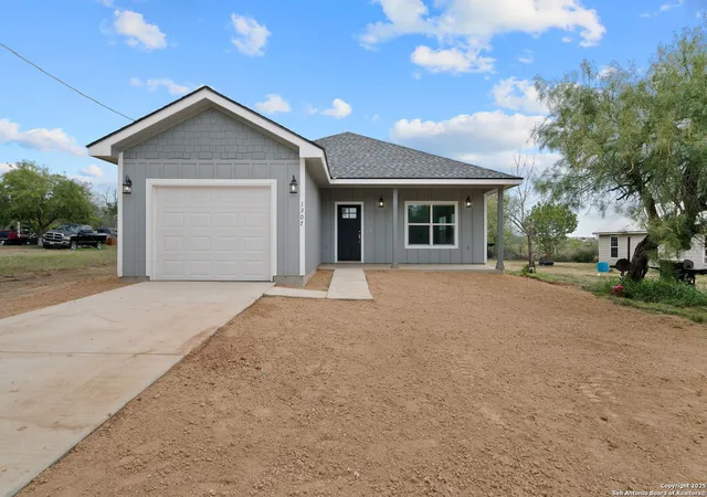 Photo 2 of Single family home for sale at 1307 Willow Lane St, Jourdanton, TX 78026 | MLS# 1832015 | Listing updated on 2025-10-26