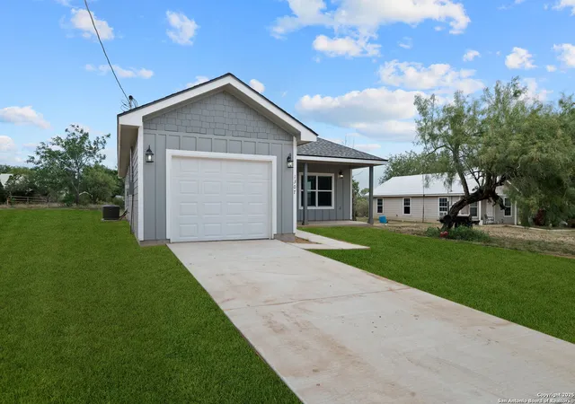 Photo 3 of Single family home for sale at 1307 Willow Lane St, Jourdanton, TX 78026 | MLS# 1832015 | Listing updated on 2025-10-26