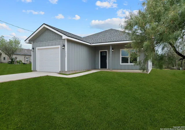 Photo 4 of Single family home for sale at 1307 Willow Lane St, Jourdanton, TX 78026 | MLS# 1832015 | Listing updated on 2025-10-26