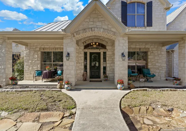 Photo 4 of Single family home for sale at 219 Shepherds Crook, Helotes, TX 78023 | MLS# 1832077 | Listing updated on 2025-10-12