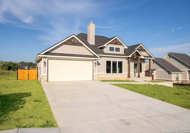 1st image of 124 E Magnolia Cir, La Vernia, TX 78121 | MLS# 1832220