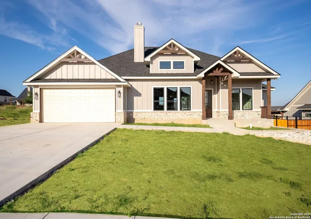 2nd image of 124 E Magnolia Cir, La Vernia, TX 78121 | MLS# 1832220