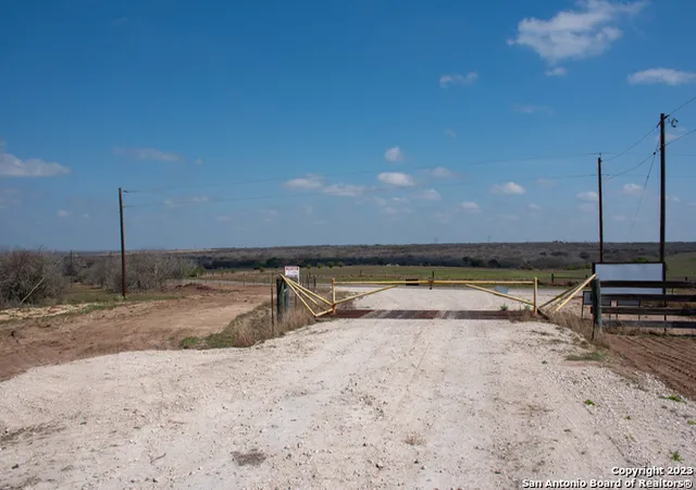Photo 3 of Manufactured home for sale at 750 County Road 159, Kenedy, TX 78119 | MLS# 1832234 | Listing updated on 2025-06-13