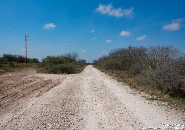 Photo 3 of Manufactured home for sale at 750 County Road 159, Kenedy, TX 78119 | MLS# 1832234 | Listing updated on 2025-06-13