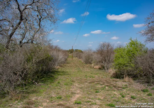 Photo 4 of Manufactured home for sale at 750 County Road 159, Kenedy, TX 78119 | MLS# 1832234 | Listing updated on 2025-06-13