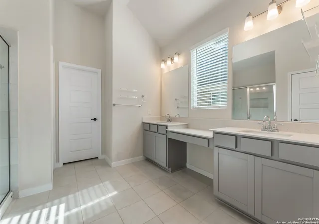 Photo 3 of Single family home for sale at 934 Blue Violet, New Braunfels, TX 78130 | MLS# 1832318 | Listing updated on 2025-03-04