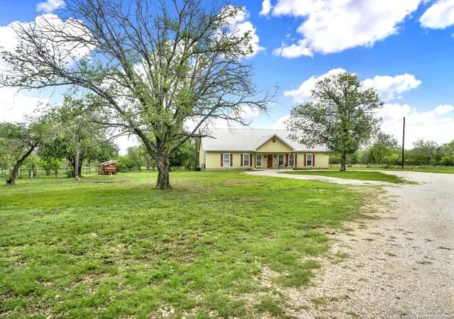 2nd image of 1173 Cr 421, Hondo, TX 78861 | MLS# 1832725
