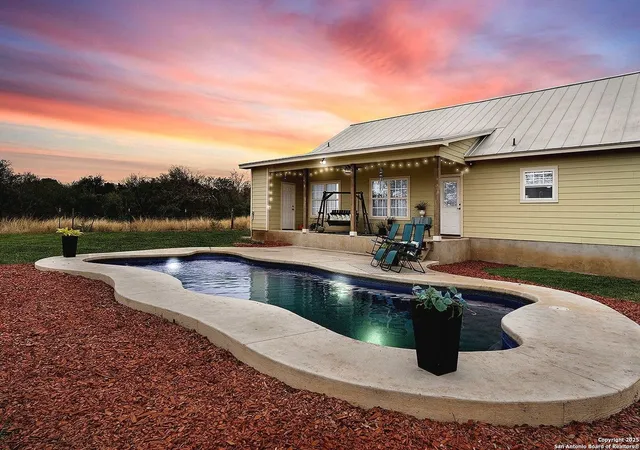 3rd image of 1173 Cr 421, Hondo, TX 78861 | MLS# 1832725