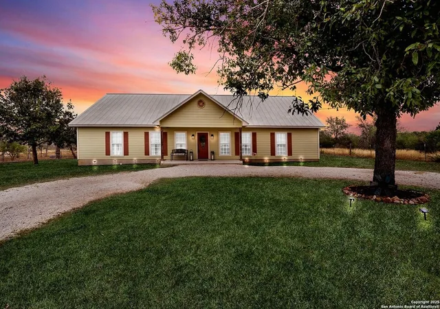 4th image of 1173 Cr 421, Hondo, TX 78861 | MLS# 1832725