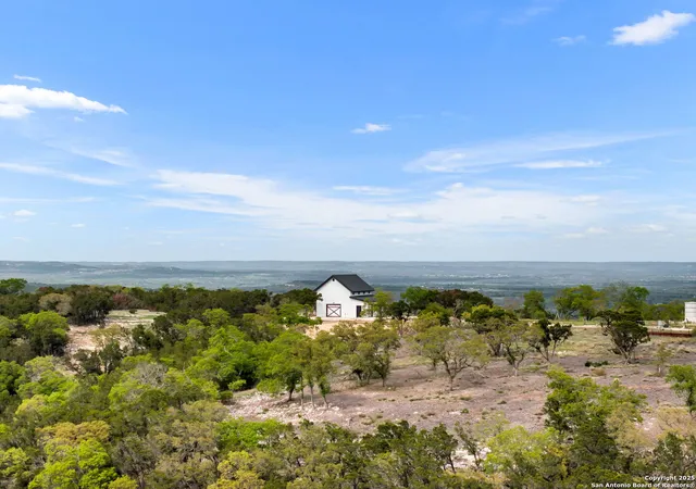 Photo 3 of Single family home for sale at 689 Fm 289, Boerne, TX 78006 | MLS# 1832961 | Listing updated on 2025-09-29